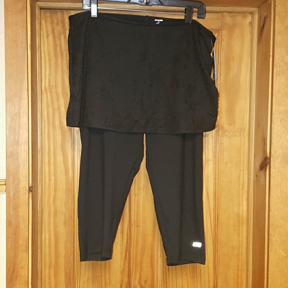 Marika Dry Wik skirted Capris